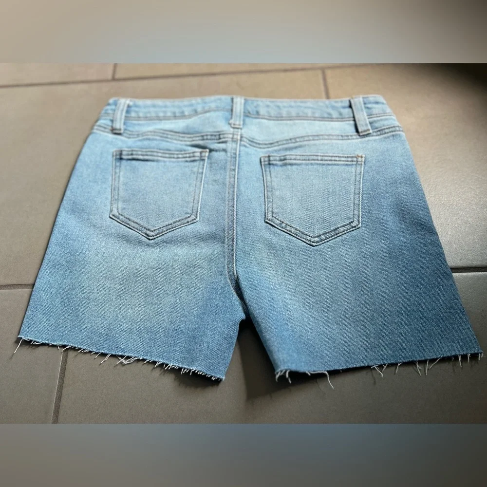 Shorts - Picture 3 of 6